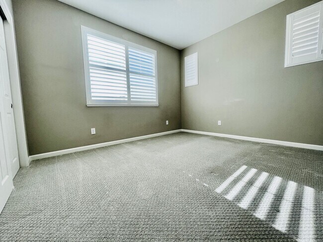 Foto del edificio - UPDATED Beautiful Turn Key 3bed / 2bath in...