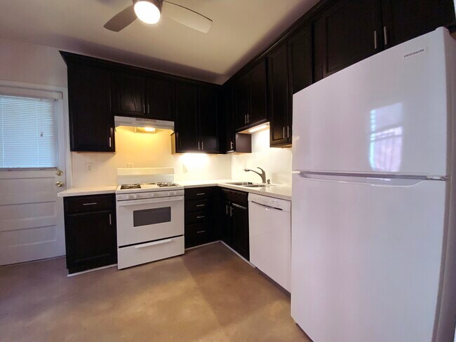 Building Photo - 1539 Merrick St