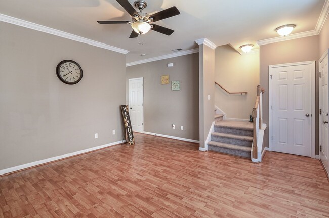 Building Photo - Roomy 3 Bedroom 2.5 Bath Townhome in Willi...