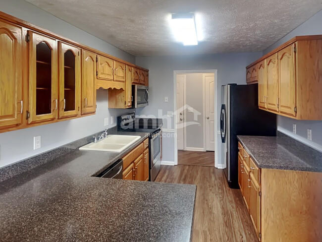 Building Photo - 203 Saint Pauls Ln