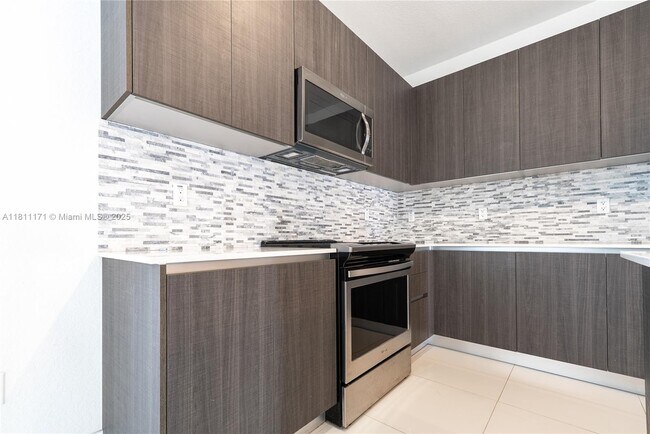 Building Photo - 481 SW 91st Ct