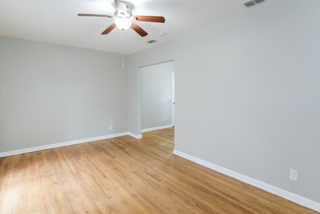 Building Photo - 6020 Woodside Dr