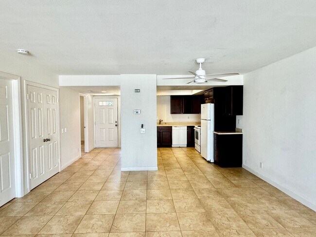 Foto del edificio - COMING SOON! Charming 2 Bed/2 Bath Apartme...