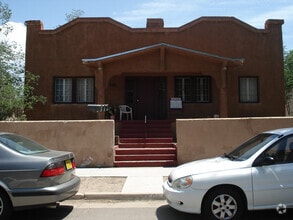 Building Photo - 206 Arno St NE