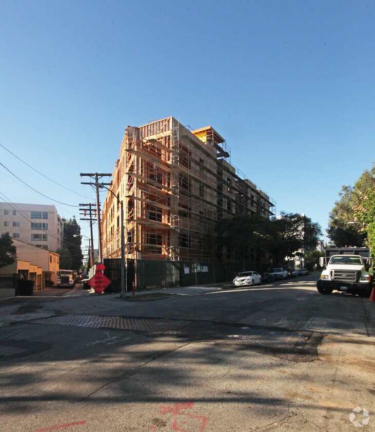 Building Photo - 450-460 N Palm Dr