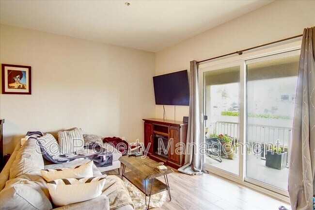 Foto del edificio - 237 Pacifica Blvd