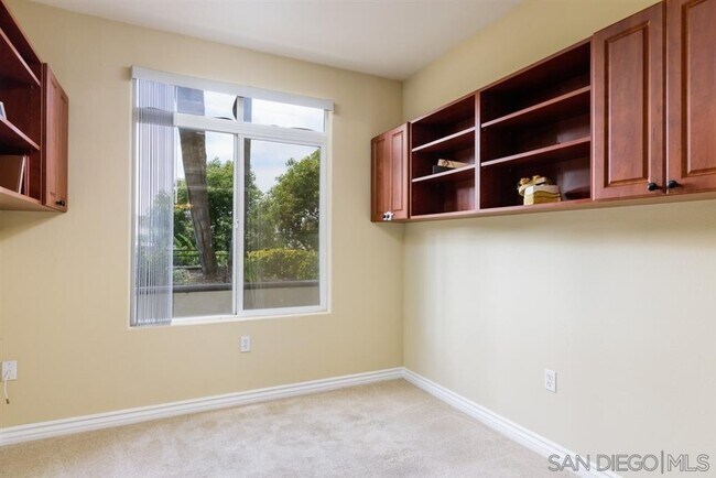 Foto del edificio - 9293 Regents Rd