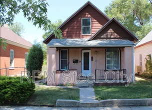 Building Photo - 1012 Cedar St