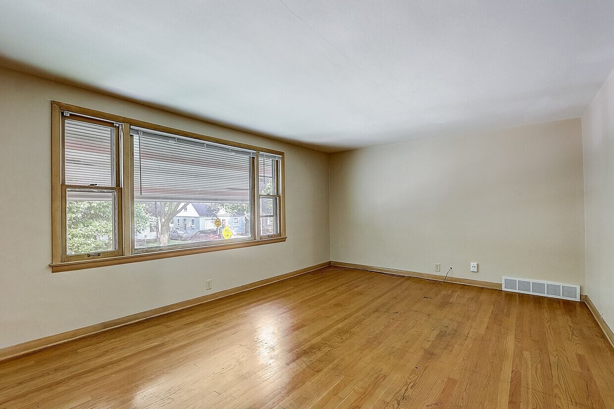 Primary Photo - 4670-4672-4672 N 45th St
