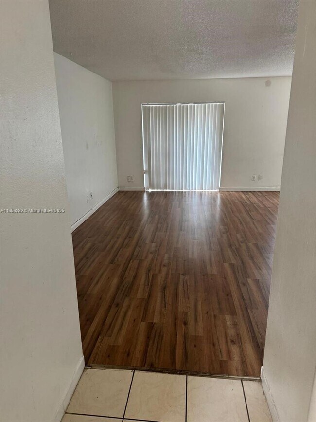 Foto del edificio - 17901 NW 68th Ave