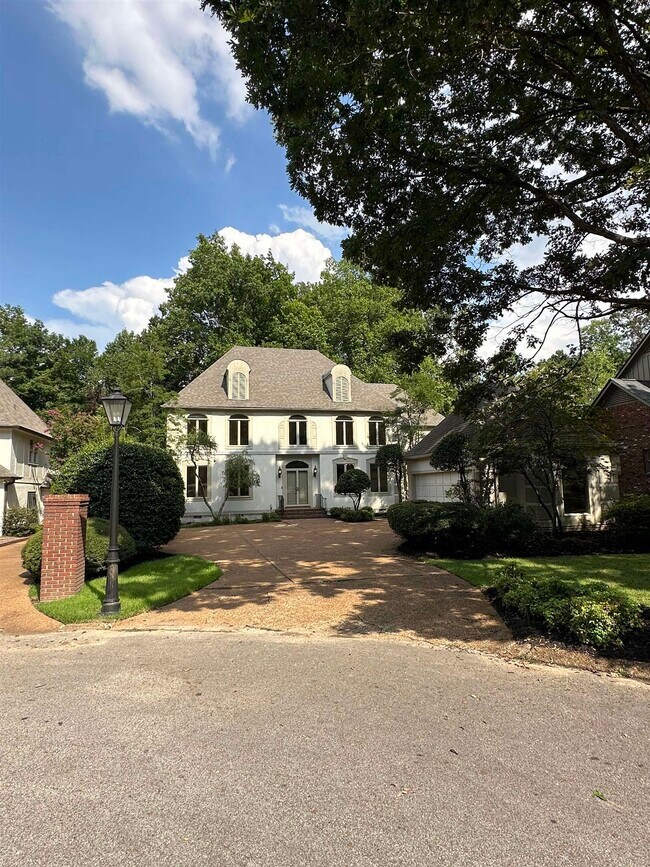 Foto del edificio - 320 River Oaks Rd N