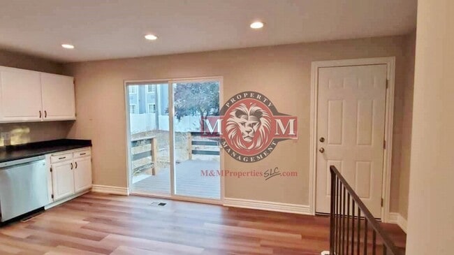 Building Photo - 5 Bd 3 Ba Remodeled Home in Midvale