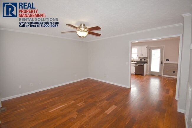 Foto del edificio - Adorable 3BR+BONUS and fenced in yard! Attached garage and washer/dryer included!