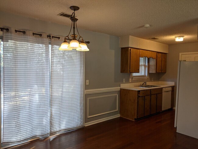 Building Photo - 1226 Roberts Way
