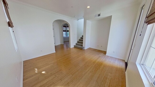 Building Photo - Beautiful 3 Bedroom 2.5 Bath Townhome in I...