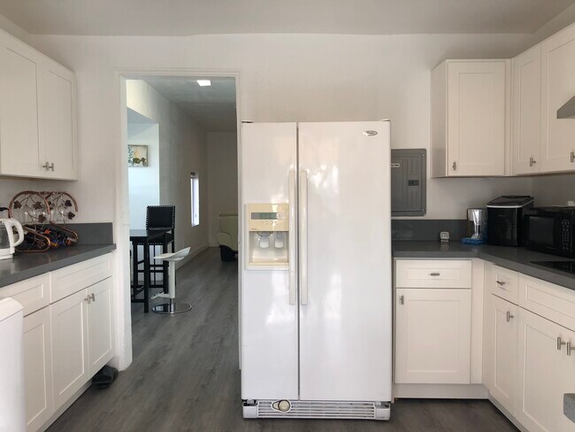 Foto principal - 115 N San Gabriel Blvd