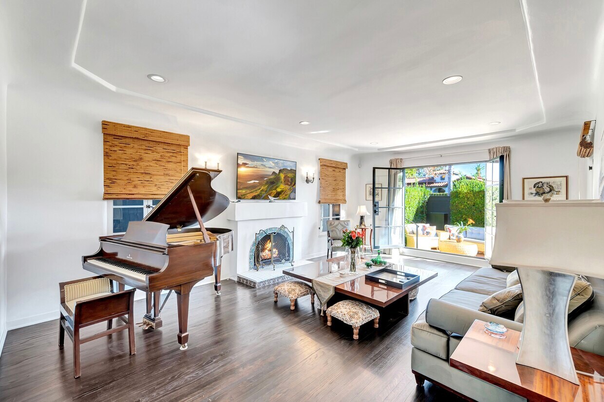 Foto principal - 343 N Croft Ave