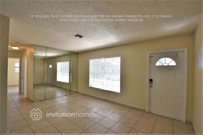 Foto del edificio - 4921 NW 170th St