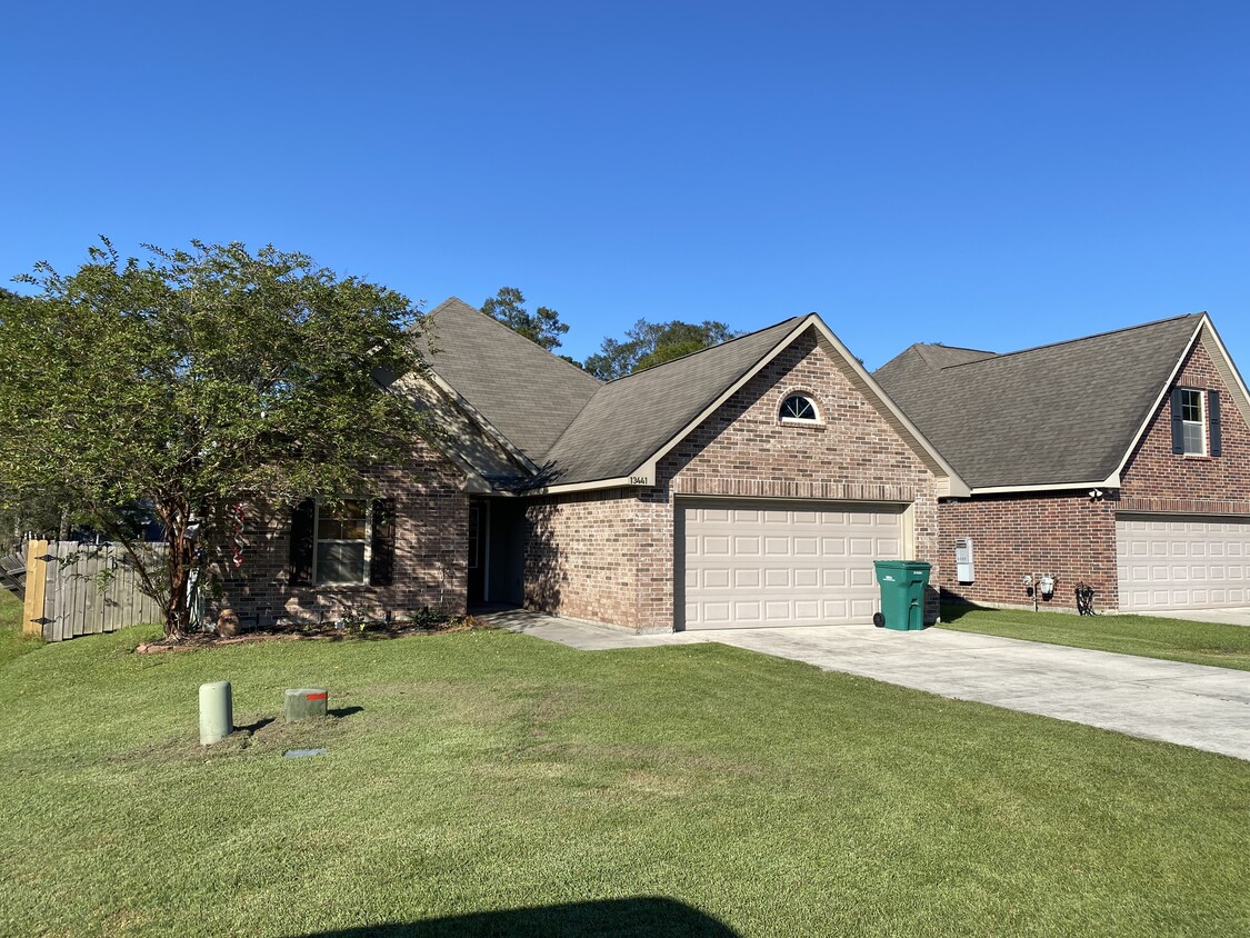 Building Photo - 13441 Autumn Run Dr