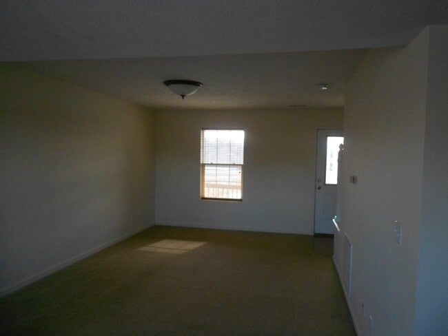 Building Photo - Duplex with a Fenced in Backyard!