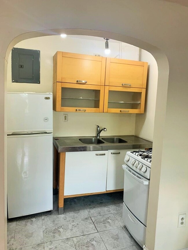 Foto del edificio - 2315 N Charles St