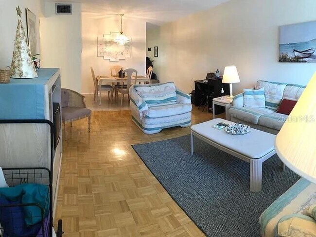 Foto del edificio - 2071 Australia Way W