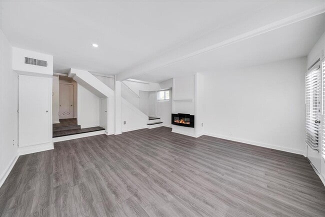 Building Photo - 2904 Harris Park Ave