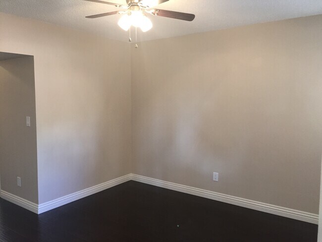 Foto del edificio - 3BD/2BA HOUSE - 848 E.YALE St.