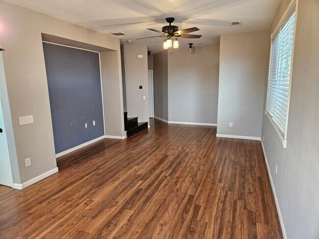 Building Photo - 6501 San Antonio Dr NE
