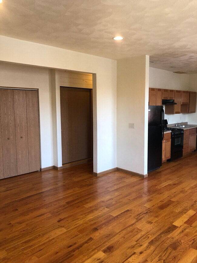 Foto del edificio - 571 Greenfield Ave
