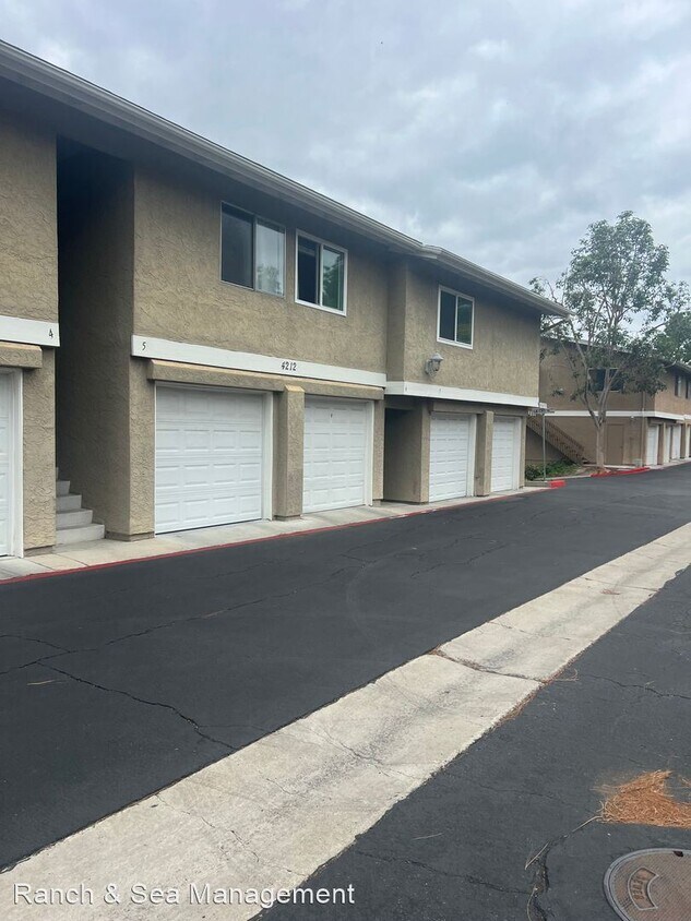Primary Photo - 2 br, 2.5 bath House - 4212 Vista Del Rio 6