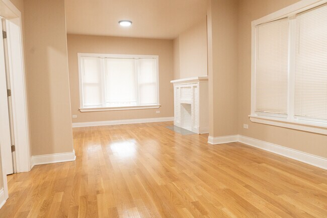 Building Photo - 6413 S Artesian Ave