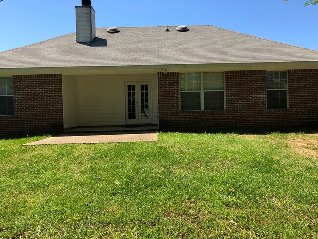 Foto del edificio - 505 Edge Water Branch Dr