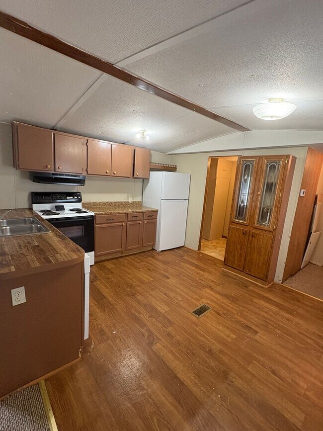 Building Photo - 423 Mt Vernon Dr