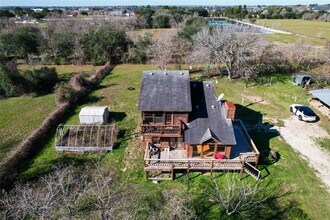 Building Photo - 6250 N Mallard Dr