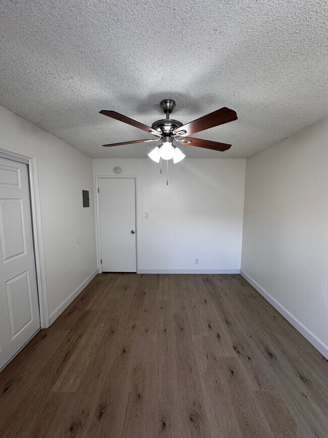 Foto del edificio - 5134 N Glendora Ave