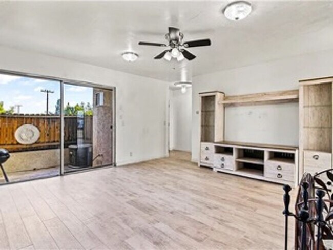 Foto del edificio - 764 N Glendora Ave