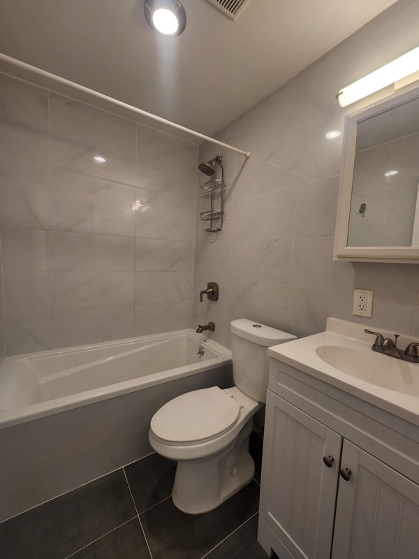 Building Photo - 131 street