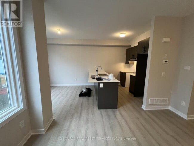 Building Photo - 376 Les Emmerson Dr