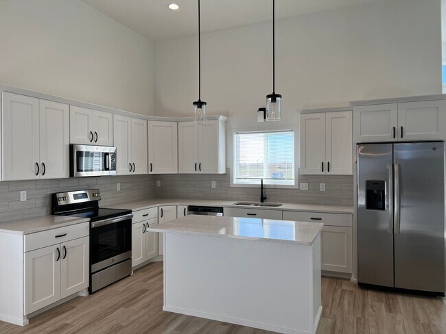 Building Photo - 4 Bed 3 Bath Single Family Home