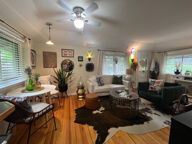 Foto del edificio - 3240 Pine Lake Rd