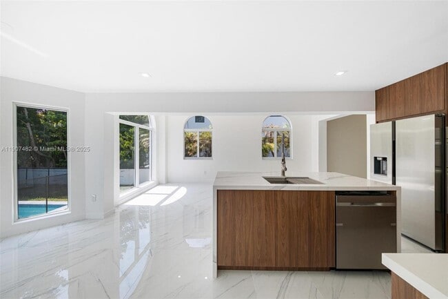 Foto del edificio - 242 Palm Ave