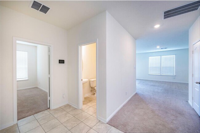 Foto del edificio - 702 Hardwood Grv Ct