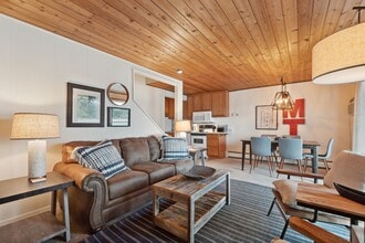 Building Photo - 300 Bay Point Dr