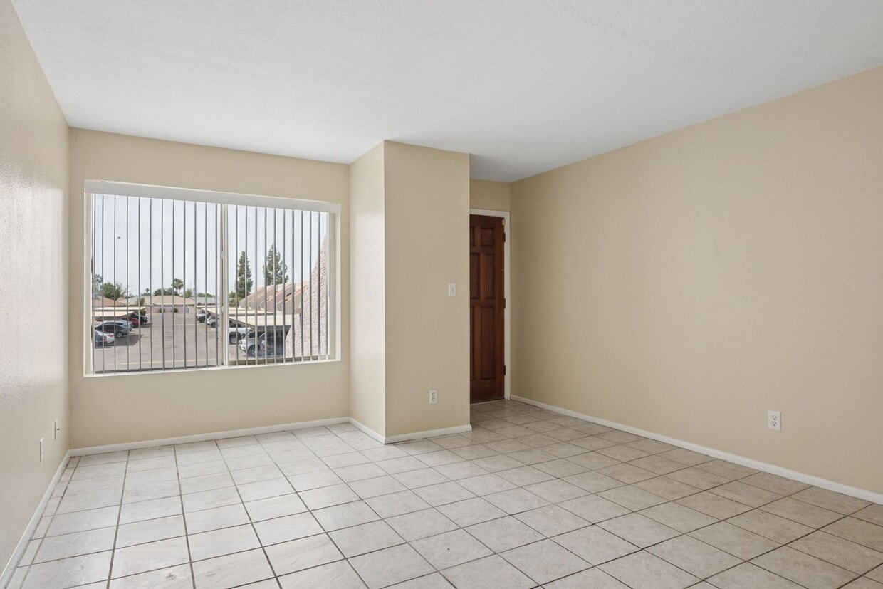 Photo - 1927 E Hampton Ave #216