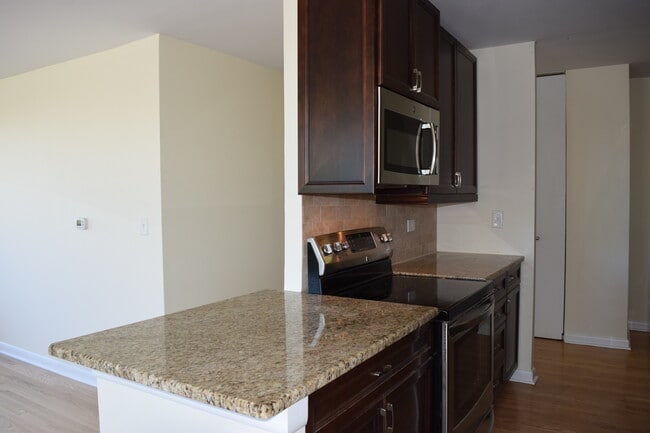 Building Photo - 2700 N Hampden Ct