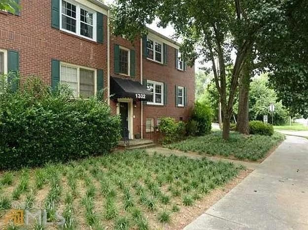 Front of building - 1332 Euclid Ave NE Apartment