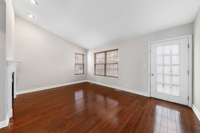 Building Photo - North Naperville Second Floor Two Bedroom Condo