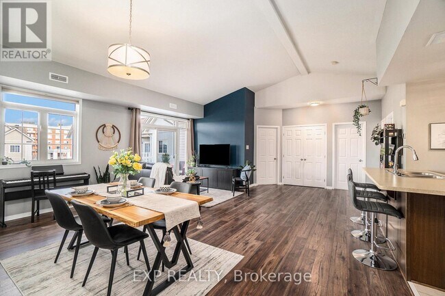 Building Photo - 105 Artesa Private