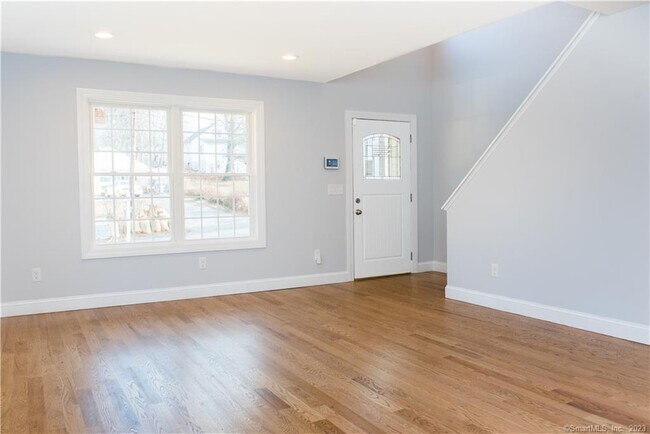 Foto del edificio - 793 Pond St